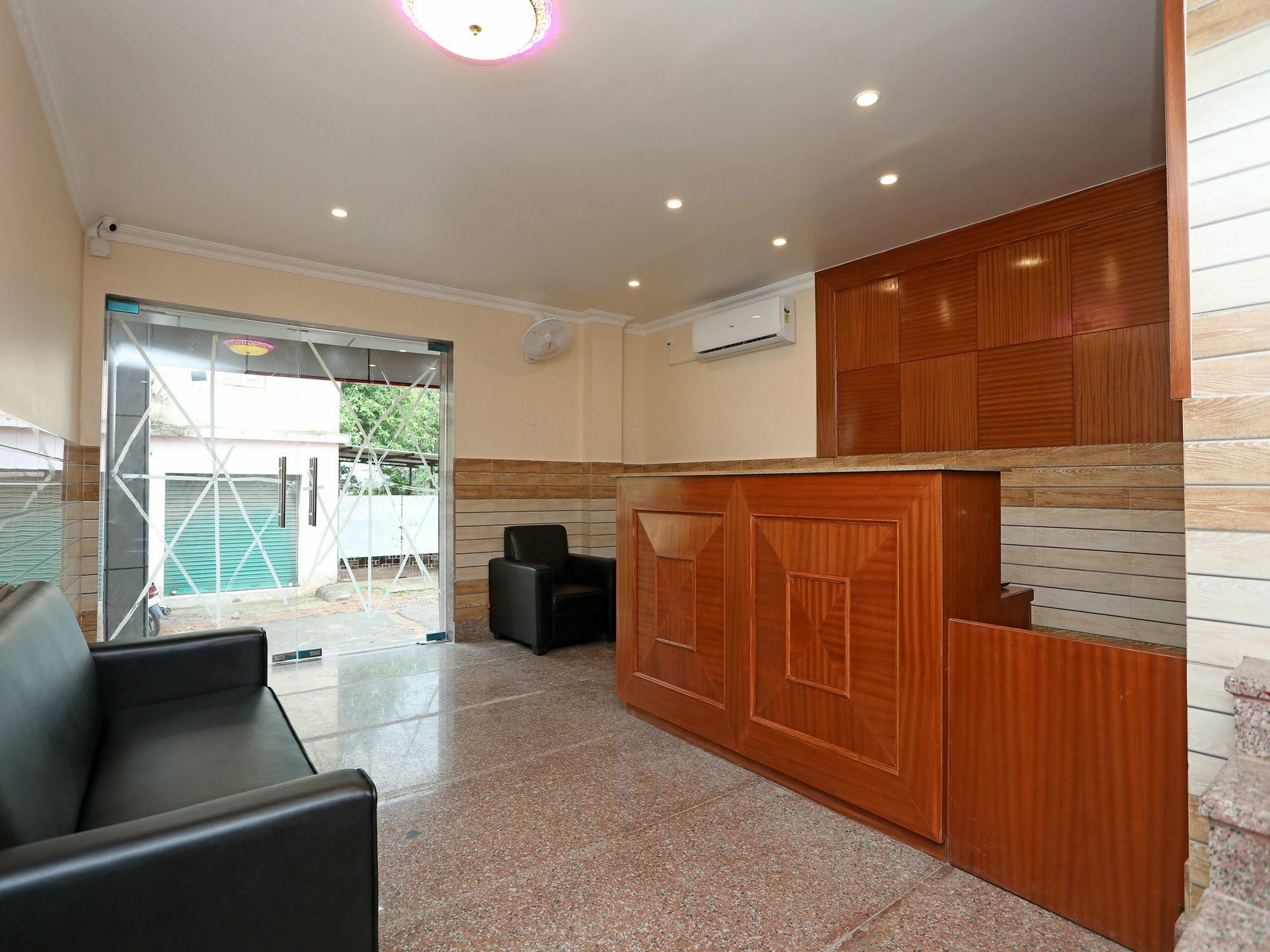 מלון בובנשוואר Oyo 13528 Kumud Plaza מראה חיצוני תמונה