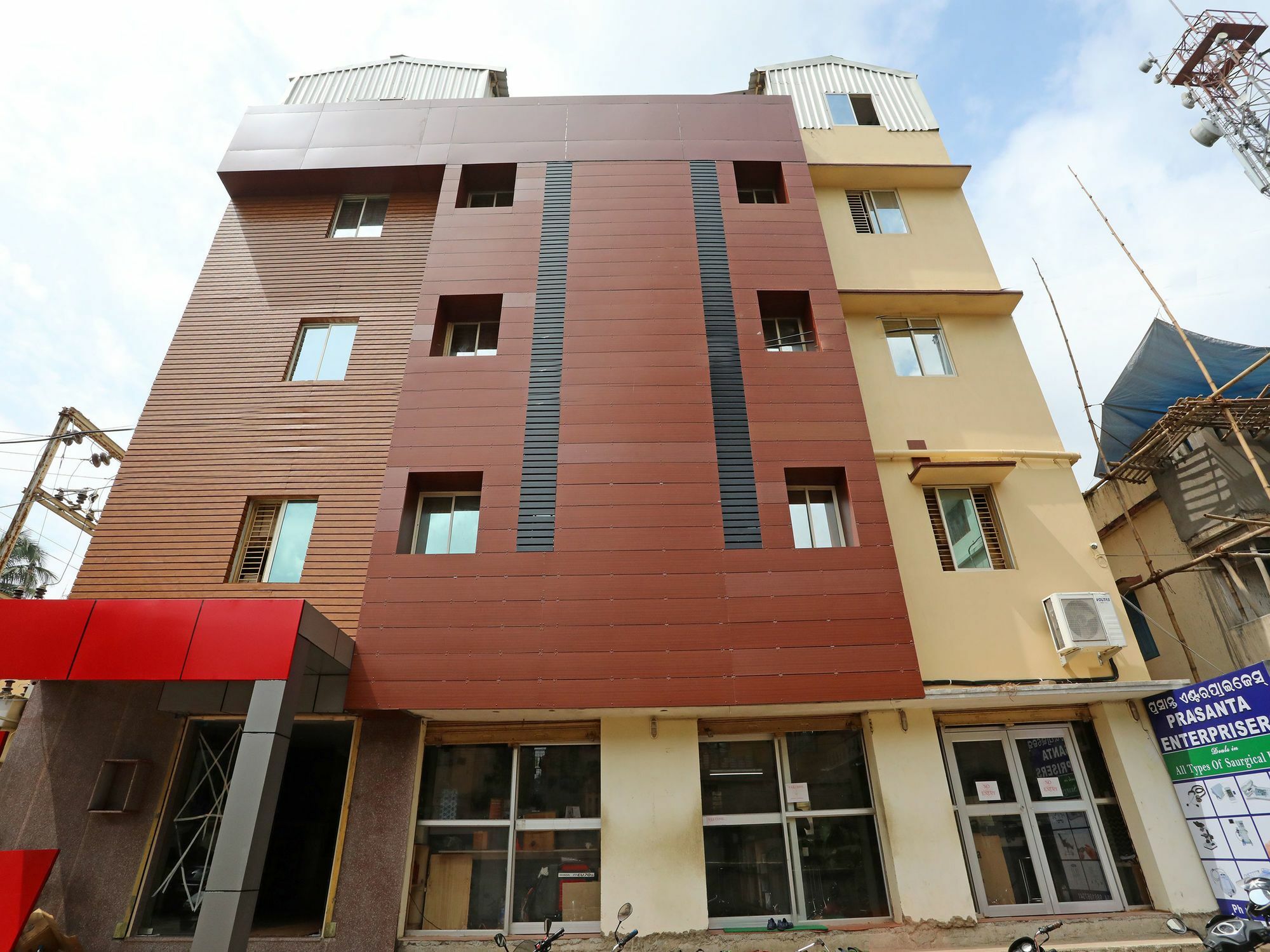 מלון בובנשוואר Oyo 13528 Kumud Plaza מראה חיצוני תמונה